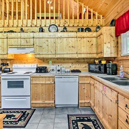 Cabin With Hot Tub And Deck About 12 Mi To Pigeon Forge! Sevierville Bagian luar foto