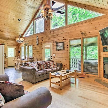 Cabin With Hot Tub And Deck About 12 Mi To Pigeon Forge! Sevierville Bagian luar foto
