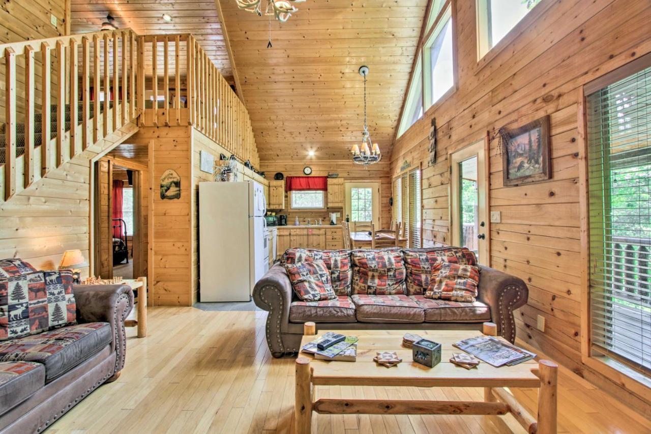 Cabin With Hot Tub And Deck About 12 Mi To Pigeon Forge! Sevierville Bagian luar foto