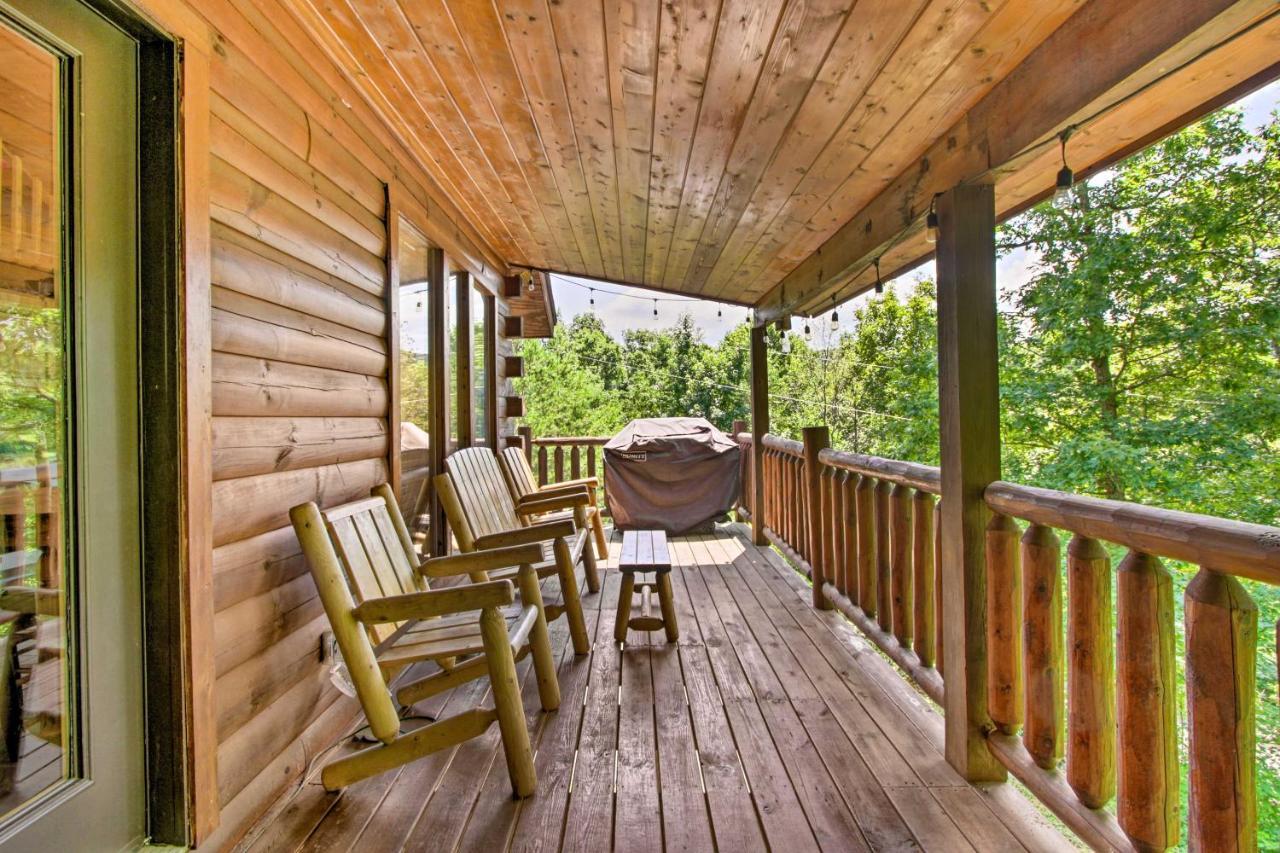 Cabin With Hot Tub And Deck About 12 Mi To Pigeon Forge! Sevierville Bagian luar foto