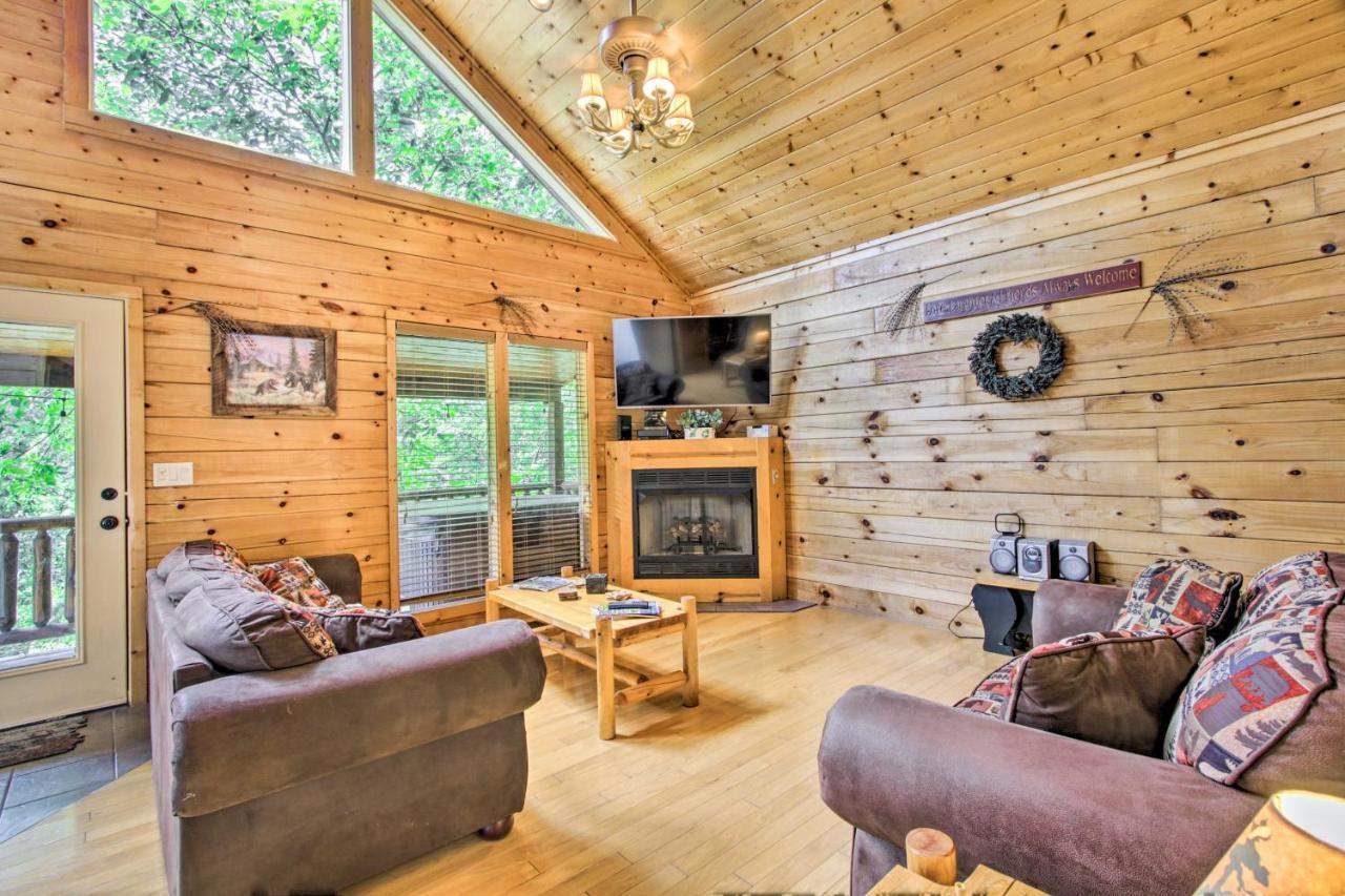 Cabin With Hot Tub And Deck About 12 Mi To Pigeon Forge! Sevierville Bagian luar foto