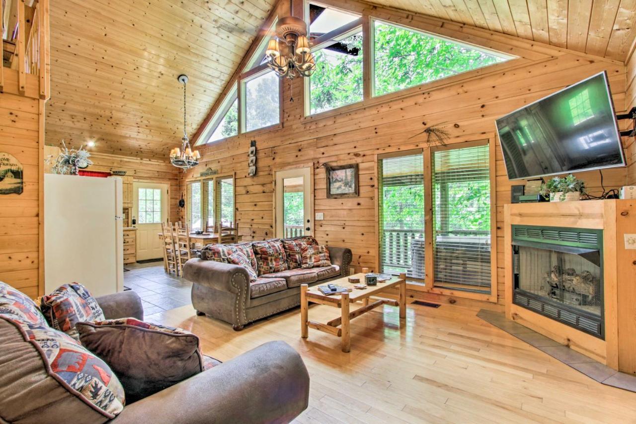 Cabin With Hot Tub And Deck About 12 Mi To Pigeon Forge! Sevierville Bagian luar foto