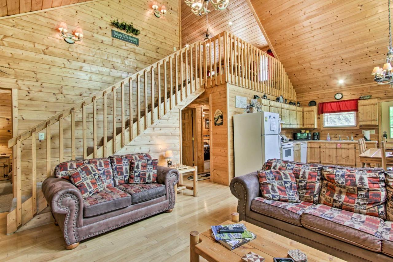 Cabin With Hot Tub And Deck About 12 Mi To Pigeon Forge! Sevierville Bagian luar foto