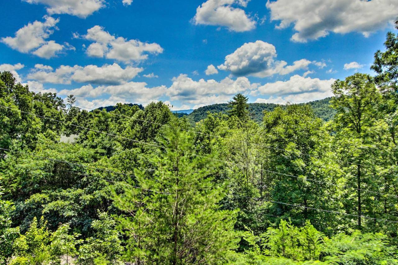Cabin With Hot Tub And Deck About 12 Mi To Pigeon Forge! Sevierville Bagian luar foto