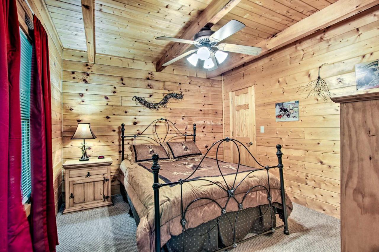 Cabin With Hot Tub And Deck About 12 Mi To Pigeon Forge! Sevierville Bagian luar foto