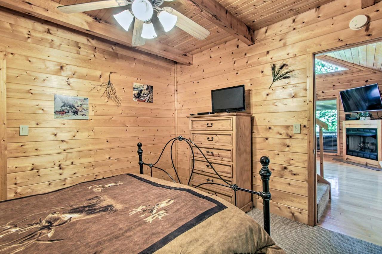 Cabin With Hot Tub And Deck About 12 Mi To Pigeon Forge! Sevierville Bagian luar foto