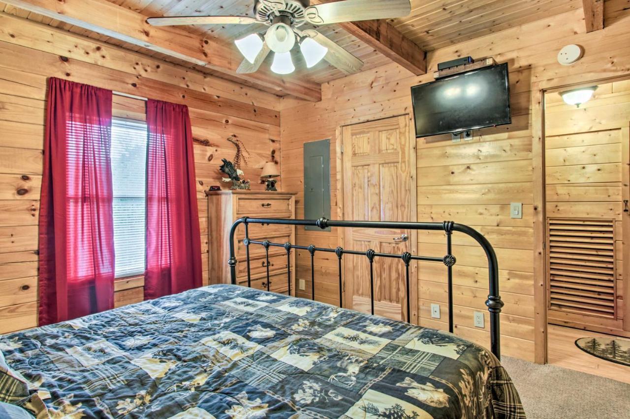 Cabin With Hot Tub And Deck About 12 Mi To Pigeon Forge! Sevierville Bagian luar foto