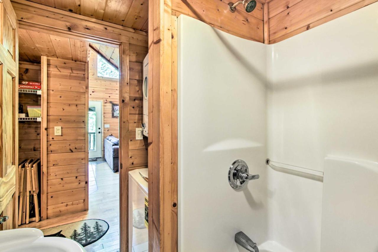 Cabin With Hot Tub And Deck About 12 Mi To Pigeon Forge! Sevierville Bagian luar foto