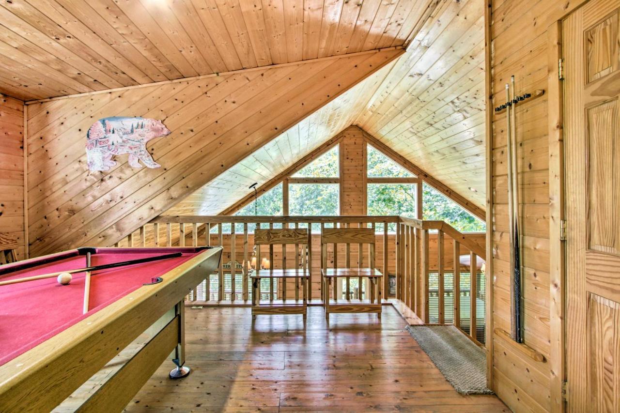 Cabin With Hot Tub And Deck About 12 Mi To Pigeon Forge! Sevierville Bagian luar foto
